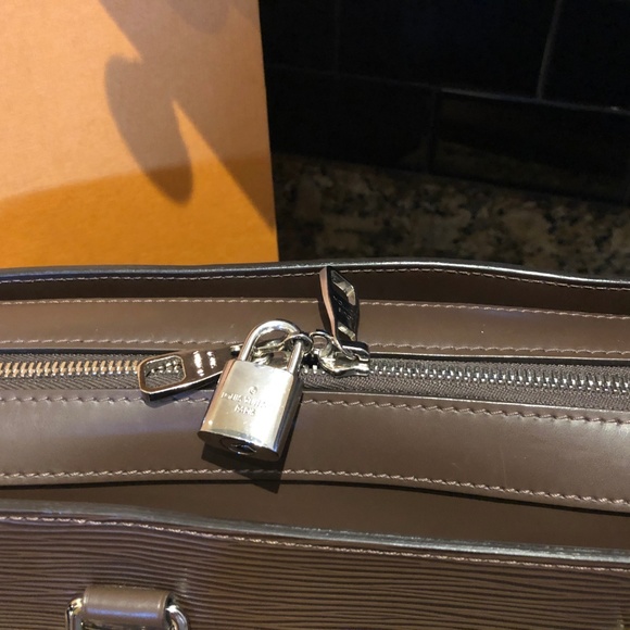 Louis Vuitton Breifcase - Picture 4 of 8